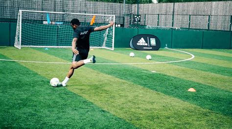 VIDEO: Pre-season training for football: Shooting drills | FourFourTwo