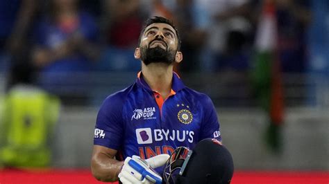 Kohli scripts 2 magnificent world records with sensational fifty vs Pakistan | Crickit