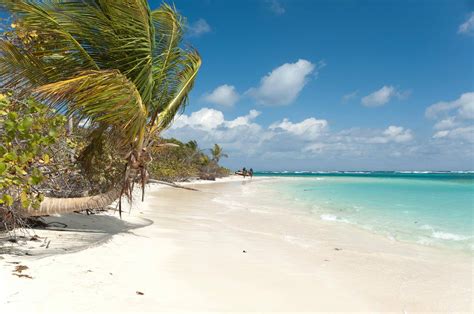 Flamenco Beach in Culebra, Puerto Rico – the #3 beach in the Caribbean ...