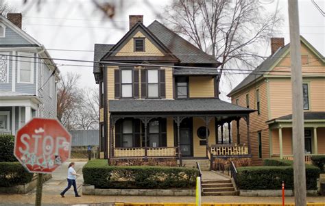 Woman charged with attempted arson of Martin Luther King Jr. birthplace ...