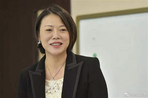 Chinese Billionaire Yang Huiyan has given 55% of her stake in Country Garden to a family charity ...