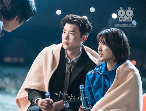 Khi nàng say giấc tập cuối: Lee Jong Suk hôn Suzy ngọt ngào