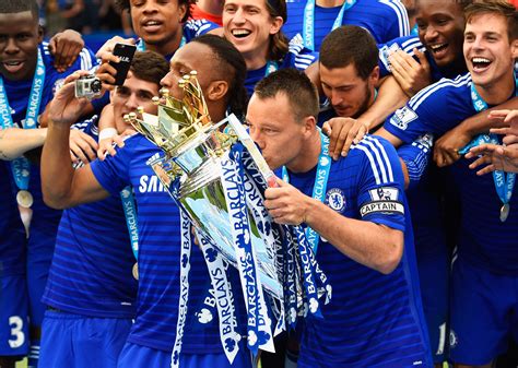 Chelsea lifts EPL trophy after historic season (Video)