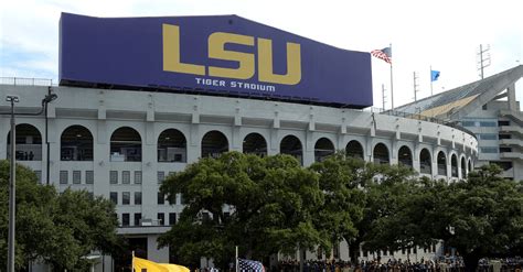 LSU Fans Stupidly Film Themselves Breaking Into Tiger Stadium - FanBuzz