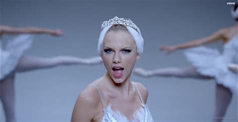 Taylor Swift Can't Dance In Her “Shake it Off” Music Video