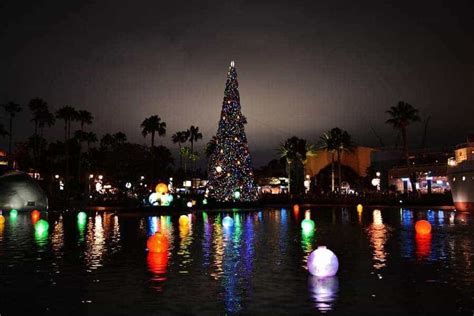 Check out Hollywood Studios Christmas Celebration | Disney Insider Tips | Hollywood studios ...