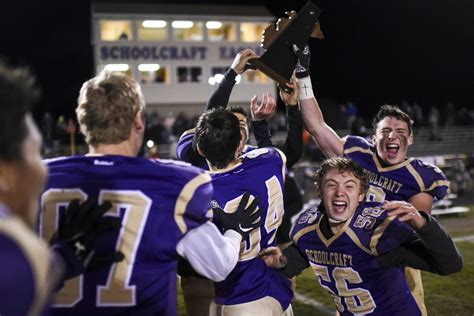 Kalamazoo-area football scoreboard: District results, regional matchups - mlive.com