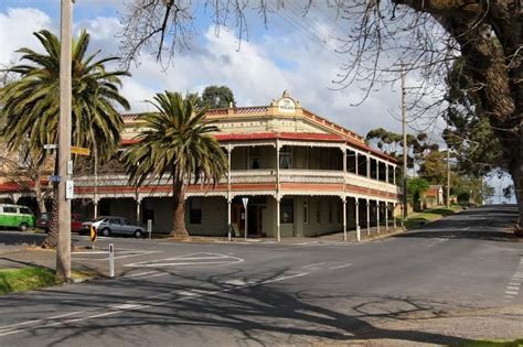 Midland Hotel in Castlemaine, VIC, Hotels - TrueLocal