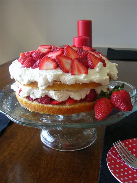 The Busty Baker: Strawberry Cream Cake