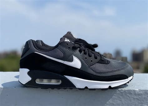 Nike Air Max 90 Review - Soleracks