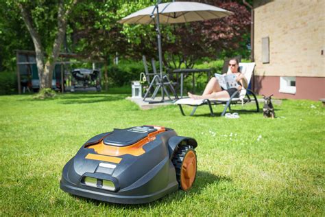 10 Best Robotic Lawn Mower 2020 - The Gardening Dad