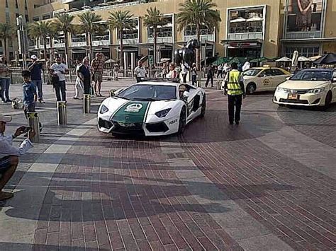 Dubai police gets a Lamborghini Aventador cop car - PakWheels Blog