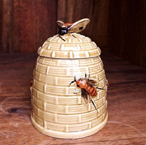 Vintage Ceramic Honey Pot - 10 // A lovely vintage honey pot, with a bee finial. In lovely ...