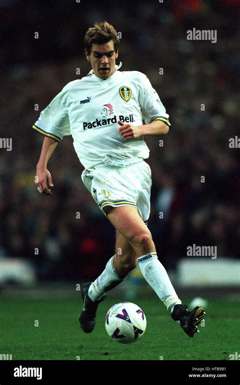 JONATHAN WOODGATE LEEDS UNITED FC 06 February 1999 Stock Photo - Alamy