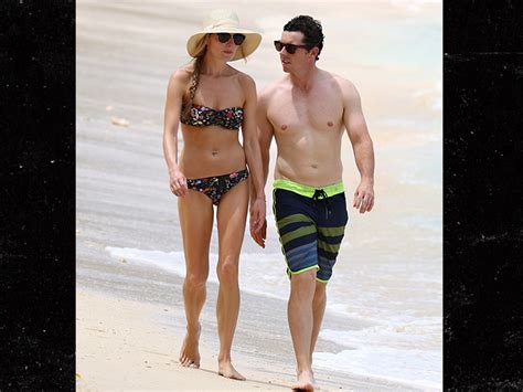 Rory McIlroy -- Hits Beach with Hot Fiancee (PHOTO) - Gossip news - NewsLocker