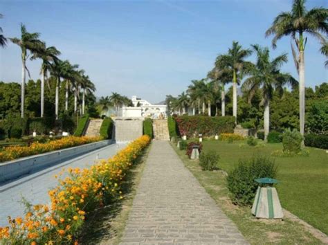 Chandigarh Tourist Attractions - Places to See in Chandigarh