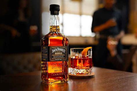 Jack Daniel's vs Jim Beam vs Johnnie Walker (The Ultimate Guide)