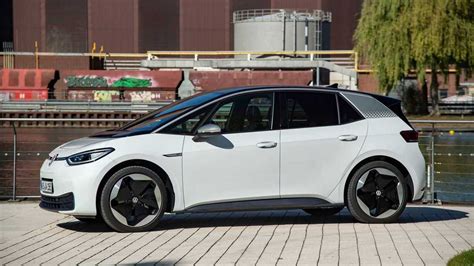 Tesla Model 3 SR+ Vs Volkswagen ID.3: Fast Charging Comparison
