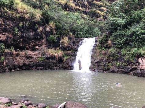 Best waterfall hikes in oahu - cameraTros