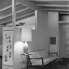 File:California Mid-Century Modern Home with open-beam ceiling 1960.jpg - Wikipedia