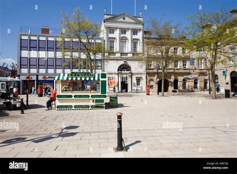 Stafford Town Centre Stock Photos & Stafford Town Centre Stock Images ...