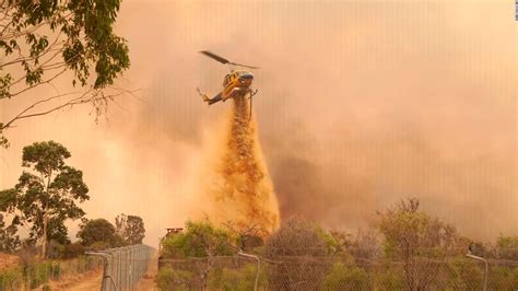 Australia fires: After Covid lockdown, a bushfire is forcing Perth residents to evacuate - CNN