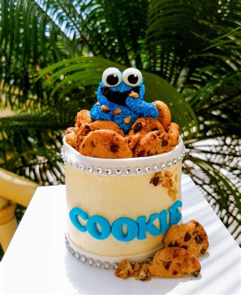 Cute Baby Cookie Monster Cake🍪 : r/Baking