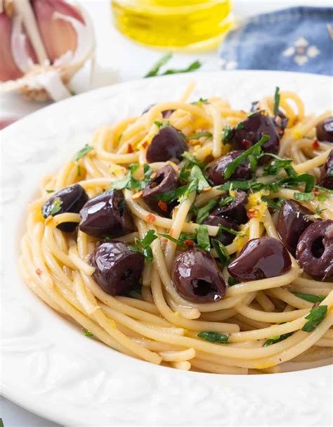 10-Minute Pasta with Olives {VIDEO} - The clever meal