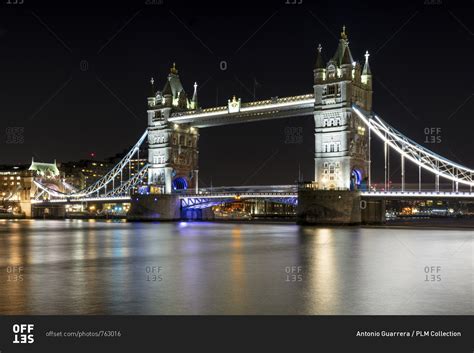 Night view of London Bridge or Tower bridge, London, Great Britain ...