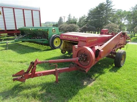 NEW HOLLAND 273 Square Baler | New holland, Baler, Farm machinery