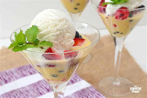 Mixed Berries with Zabaglione and Vanilla Ice Cream | Dixie Crystals