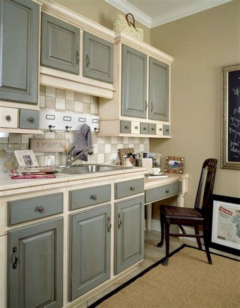 70+ Amazing Farmhouse Gray Kitchen Cabinet Design Ideas 38 - inspiredetail.com