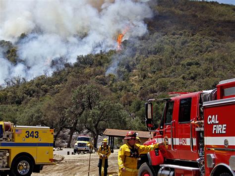 California firefighters gain ground on forest fire - CBS News