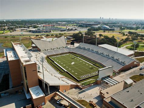 North Texas stadium fumbles among worst venues in college sports ...