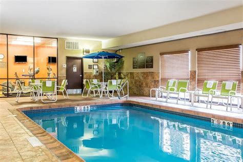 Comfort Inn & Suites Kansas City Northeast Kansas City | Bookonline.com