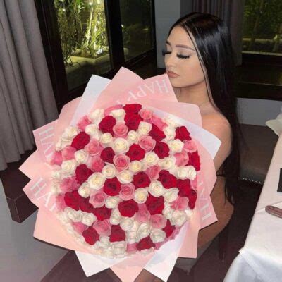 046A - Luxurious Beautiful Bouquet of 100 Red Pink & White Roses - Love Flowers Miami