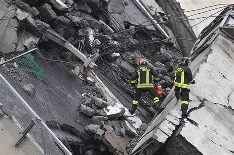 Around 30 dead after highway bridge collapses in Italy, cars plunge 80 ...