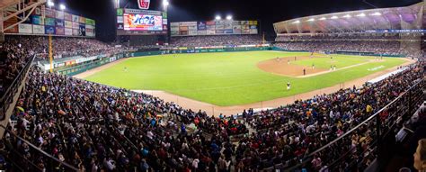 Estadio de los Tomateros de Culiacán stadium light towers