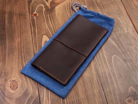 Genuines Leather Boarding Pass Holder | Gadgetsin