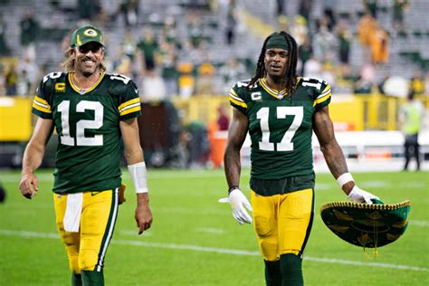 NFL World Reacts To The Aaron Rodgers, Davante Adams Photo - The Spun