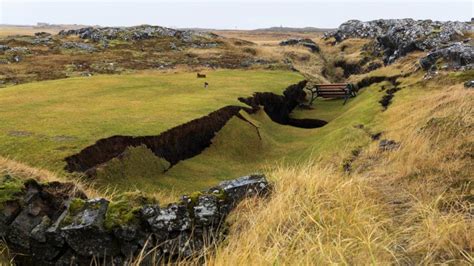 Iceland earthquake: Town of Grindavik could be obliterated if volcanic ...