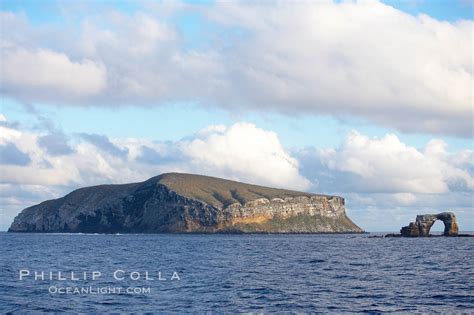 Photo of Darwin’s Arch, Galapagos – Natural History Photography Blog