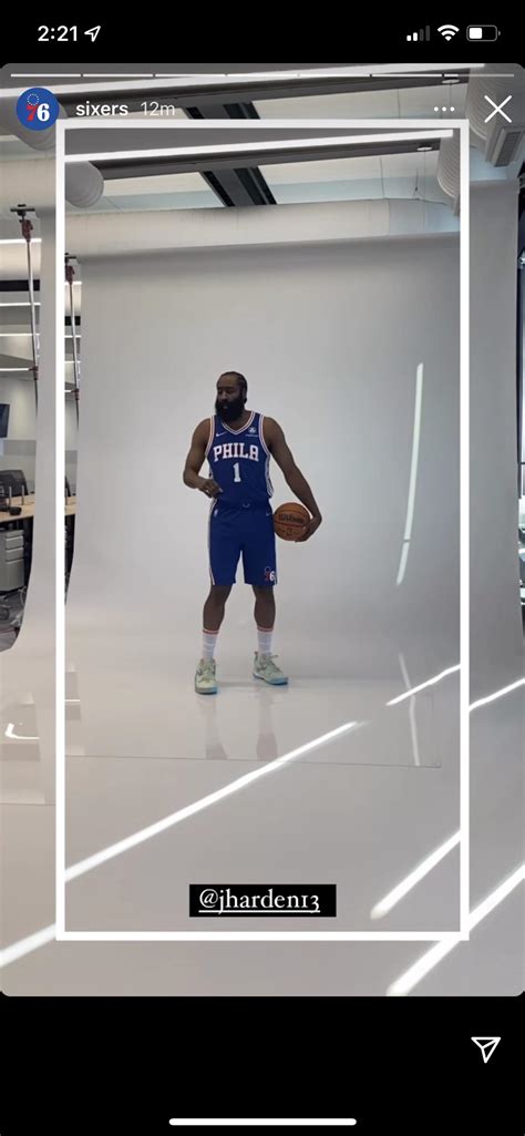 First look of harden in a sixers jersey : r/sixers