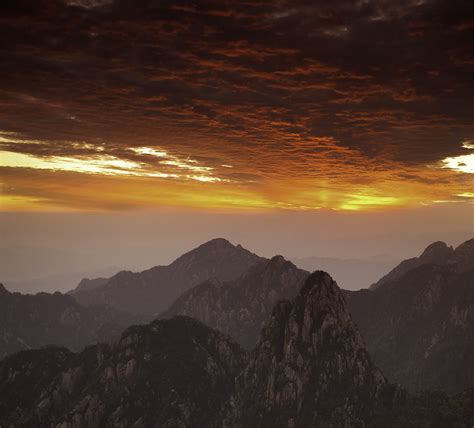 Huangshan Sunrise | Huangshan is well known for it's spectac… | Flickr