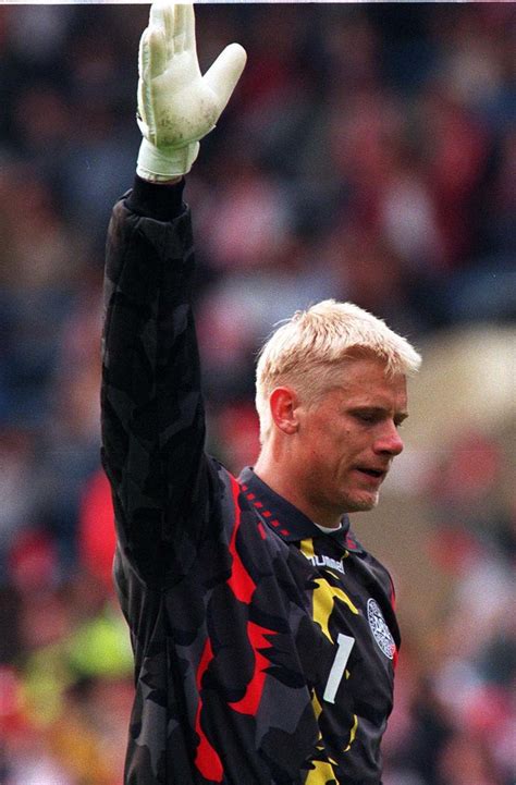 On this day in 2001: Peter Schmeichel makes final appearance for ...