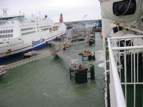 Holyhead ferry terminal © Jack Hill cc-by-sa/2.0 :: Geograph Britain and Ireland