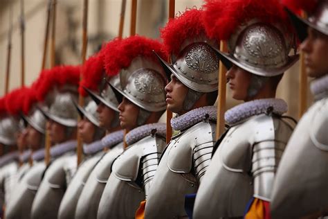 New Swiss Guards swear oath to defend, protect Pope Francis | Catholic News Agency