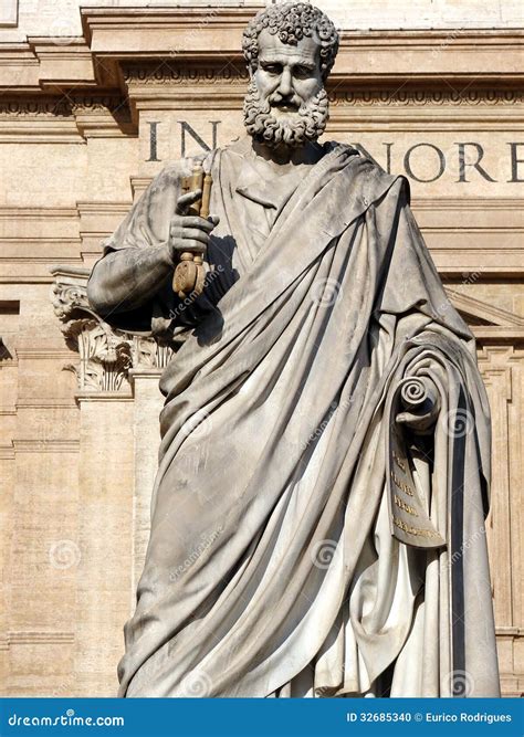 St Peters Statue at the Vatican Stock Photo - Image of facade, dome ...