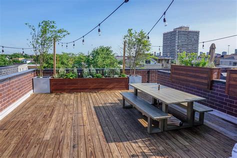 Rooftop Deck With Wet Bar - Chicago - Landscape Design Build - Denver, CO