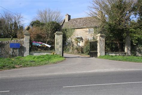 Entrance gateway to Woodeaton Manor... © Roger Templeman :: Geograph Britain and Ireland